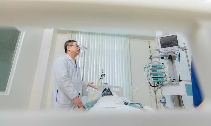 Cuộc chiến sinh tử 2 lần cứu nữ bệnh nhân nước ngoài ngay trên bàn can thiệp