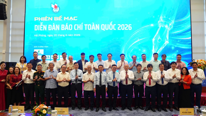 Bế mạc Diễn đàn Báo chí Toàn quốc: Thông qua 10 nguyên tắc dùng AI trong báo chí
