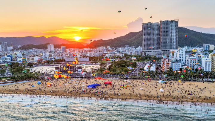 Admire the giant, uniquely shaped kites soaring across the sky of Quy Nhon.