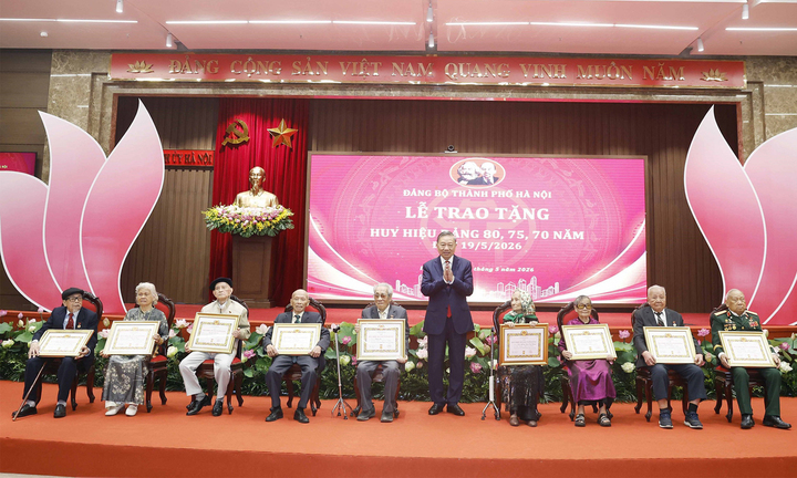 Hướng dẫn mới của Ban Tổ chức Trung ương về xét tặng Huy hiệu Đảng