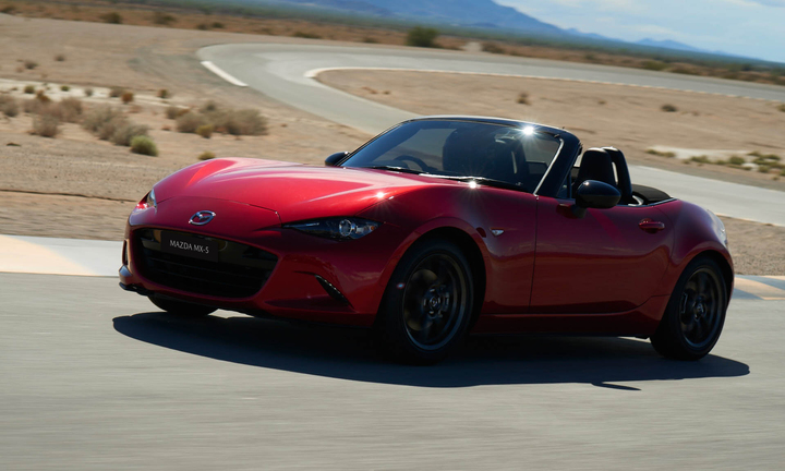Mazda's convertible, priced from over 1,3 billion VND, returns to Vietnam after 14 years.