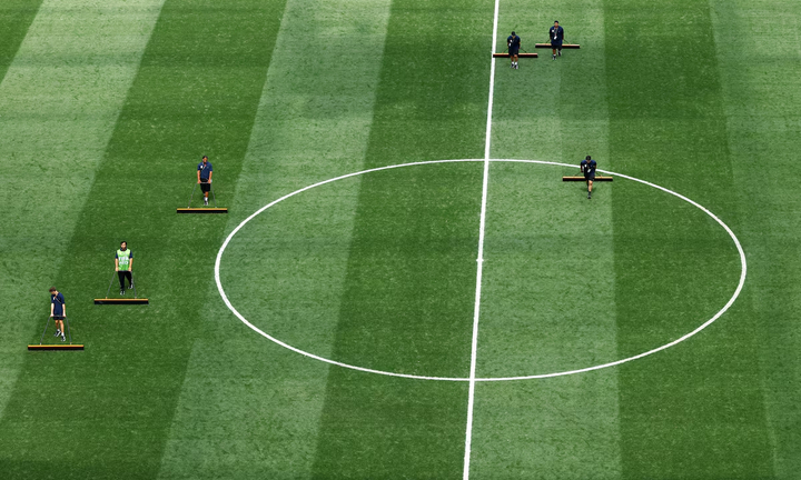 Mỹ mất gần 10 năm nghiên cứu, mặt cỏ World Cup 2026 vẫn bị chê như 'đồ giả'