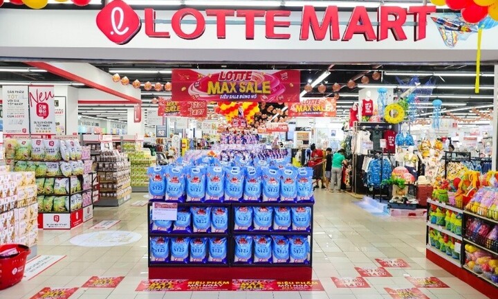 LOTTE Max Sale hút khách với hàng loạt ưu đãi mua sắm và vui chơi