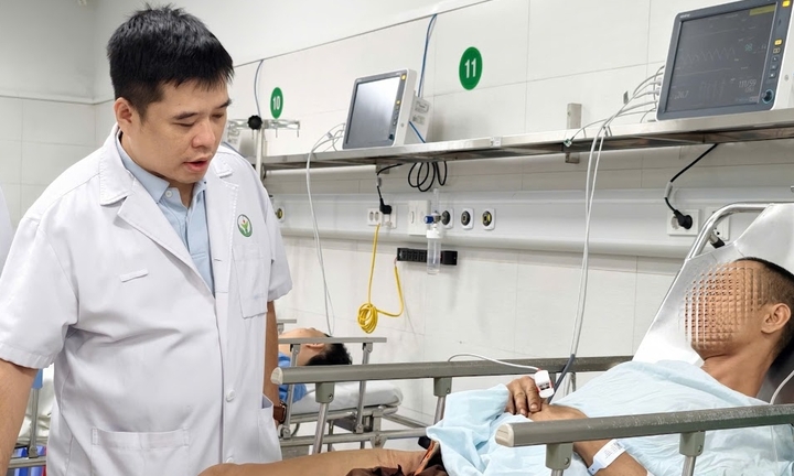 A 1,5-meter-long crowbar pierced the man's thigh while he was working.