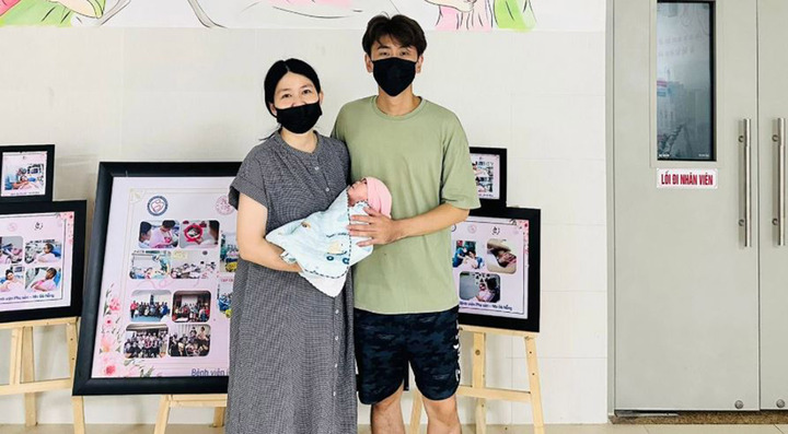 Thư tay xúc động của người cha Singapore có con gái 720 gram được cứu sống ở Đà Nẵng