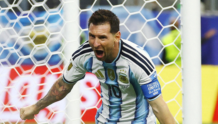 Messi se démarque au milieu de la vague de chaussures roses lors de la Coupe du monde 2026.