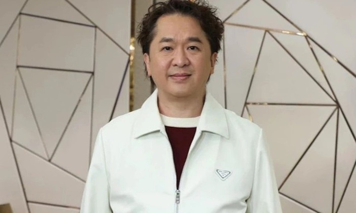 'มหาเศรษฐีใต้ดิน' ผู้เชี่ยวชาญด้านการรับบทสมทบในภาพยนตร์ของสตีเฟน โชว์ ยังคงทำพินัยกรรมต่อไปแม้จะมีอายุเกือบ 60 ปีแล้ว