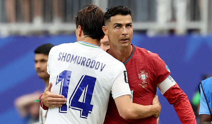 Ronaldo, de 41 anys, estableix un rècord; els rivals li aconsellen que no es retiri.