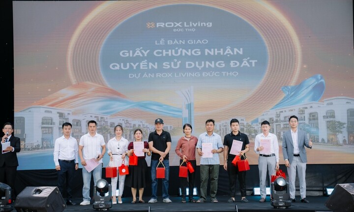 ROX Living Đức Thọ trao sổ hồng, khẳng định vị thế tâm điểm phồn vinh