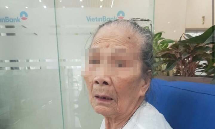 Cụ bà 97 tuổi ở Hà Nội phải đi 3 lần mới nhận được tiền chế độ hàng tháng