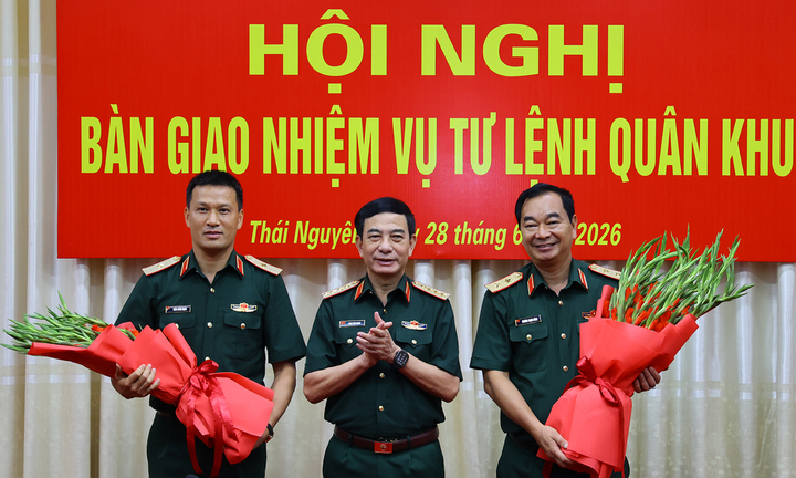 Đại tướng Phan Văn Giang chủ trì hội nghị bàn giao nhiệm vụ Tư lệnh Quân khu 1