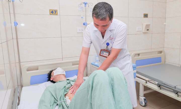 Vỡ ruột thừa sau một tuần đau bụng, tự uống thuốc tại nhà