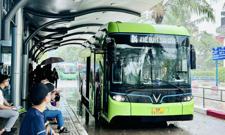 Xe buýt đón người dân đi lại miễn phí khắp TP.HCM từ hôm nay