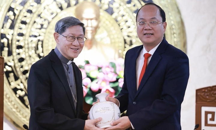 Bí thư Cà Mau tiếp Đặc sứ của Giáo hoàng Lêô XIV trước lễ Tuyên phong Chân phước