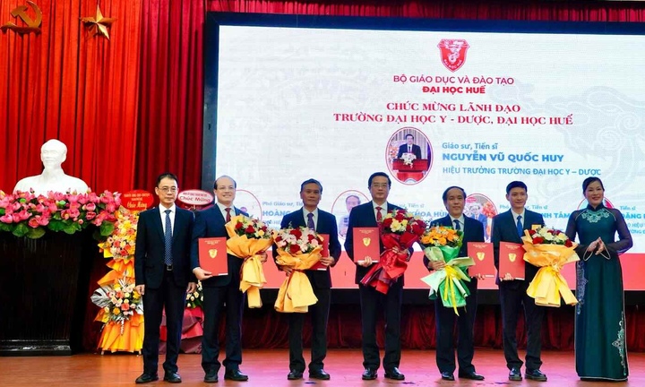 Đại học Huế bổ nhiệm loạt hiệu trưởng, phó hiệu trưởng các trường thành viên