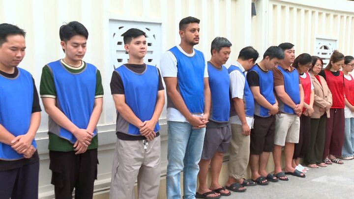 Hơn 28.000 viên kim cương lậu được hợp thức để tiêu thụ ở Việt Nam thế nào?