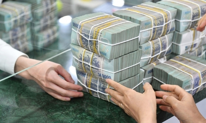 Ngân hàng tìm cách gỡ khó huy động vốn