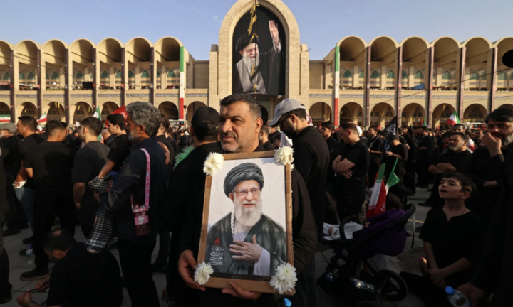 Người dân đổ về Tehran tham dự lễ tang của cố Lãnh tụ Tối cao Iran