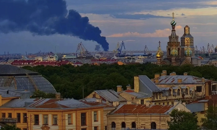 Ukraine tập kích quy mô lớn vào cảng và kho dầu của Nga ở St. Petersburg