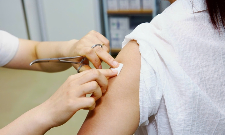 Quên tiêm mũi nhắc vaccine, trẻ vẫn có nguy cơ mắc viêm não Nhật Bản