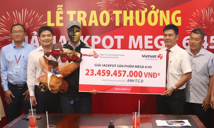 Mua vé số dạo, người đàn ông trúng độc đắc Vietlott hơn 23 tỷ đồng
