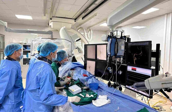 Đau đầu, chóng mặt kéo dài, bất ngờ phát hiện 'quả bom nổ chậm' trong não