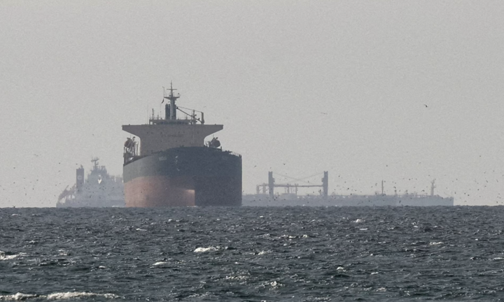 Mỹ mở đợt không kích mới vào Iran, khôi phục trừng phạt dầu mỏ