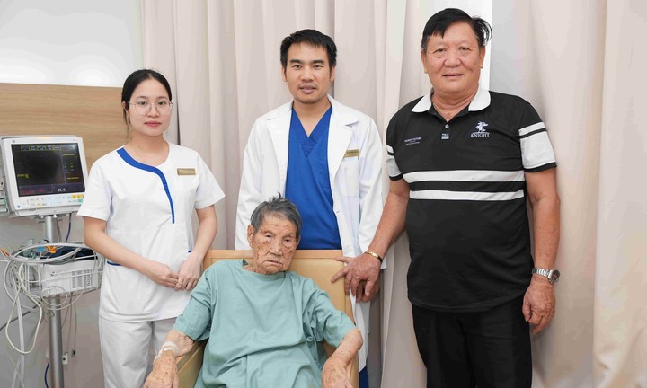 Cụ bà 103 tuổi chiến thắng ung thư dạ dày nhờ điều trị đa chuyên khoa