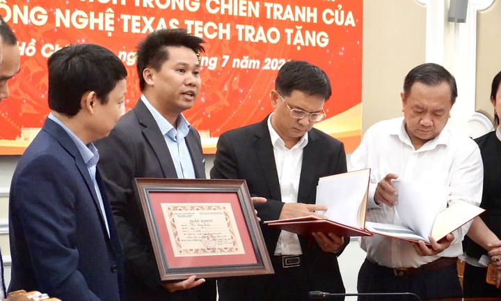 TP.HCM tiếp nhận hồ sơ chôn cất 21 liệt sĩ cùng nhiều kỷ vật chiến tranh từ Mỹ