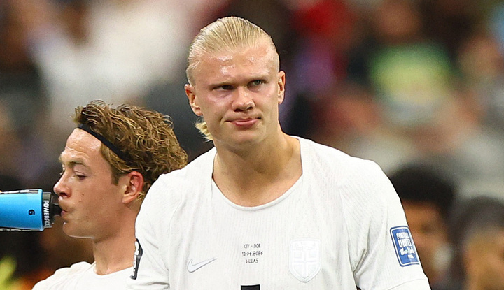 Haaland xem Mbappe đá hỏng phạt đền, phàn nàn 1 chi tiết