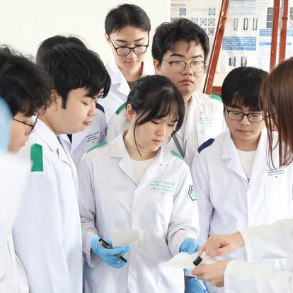Điểm sàn xét tuyển các trường công lập có khối ngành sức khoẻ ở TP.HCM năm 2026