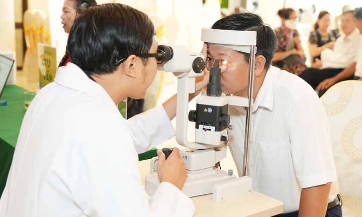 Việt Nam có 2 triệu người mù lòa, 70% bắt nguồn từ thói quen chủ quan này