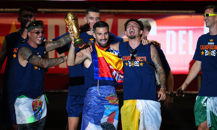 Gần 2 triệu người chào đón đội tuyển Tây Ban Nha sau chức vô địch World Cup