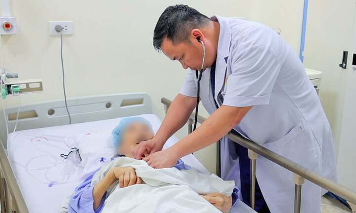 Bác sĩ Việt làm chủ kỹ thuật khó, cứu cụ bà mắc hai bệnh lý nguy hiểm