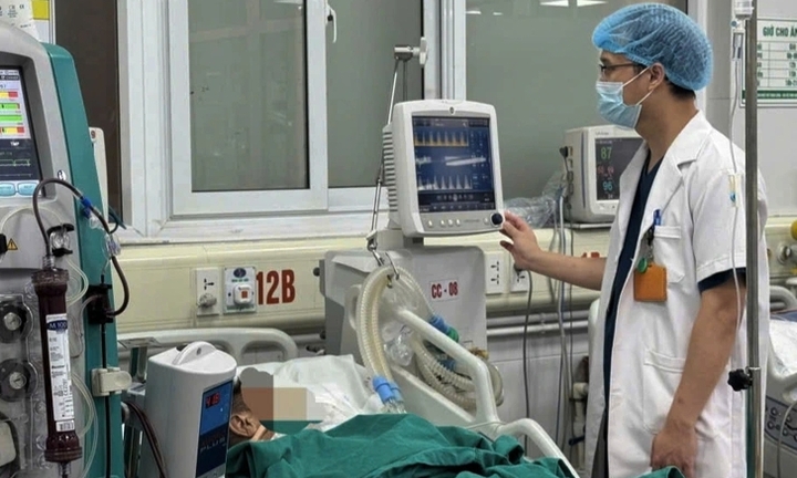 Hôn mê, suy đa tạng bởi ly rượu chứa cồn công nghiệp