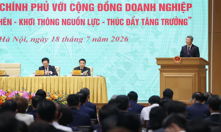 Thủ tướng: Xóa ngay thủ tục chồng chéo, khơi thông nguồn lực cho doanh nghiệp