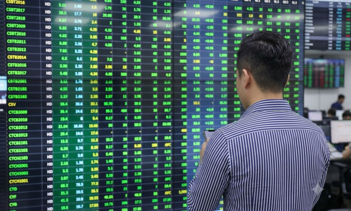 VN-Index tăng hơn 30 điểm sau phiên lao dốc