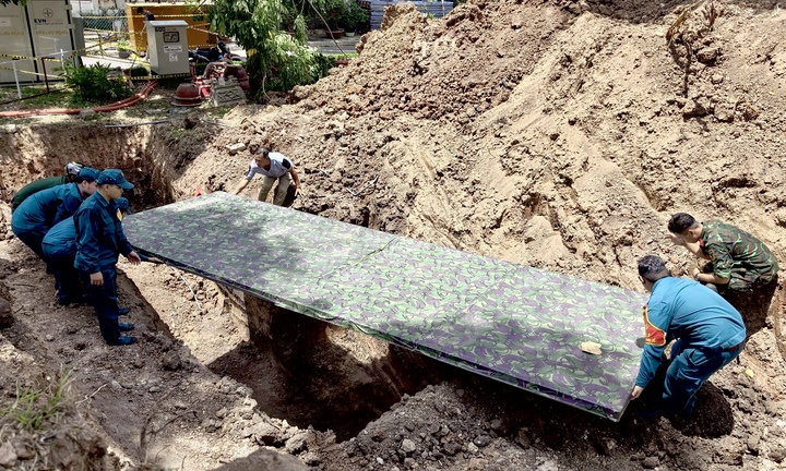 Phát hiện 3 bộ hài cốt tập thể, 1 hài cốt đơn tại hố chôn mới ở CV Lê Thị Riêng