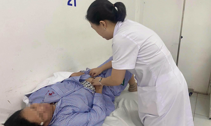 6 tháng rụng tóc, nổi ban đỏ, cô gái 22 tuổi ngỡ ngàng khi nhận chẩn đoán