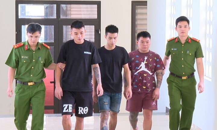 Bắt nhóm người mượn cớ va quệt xe để cưỡng đoạt tài sản