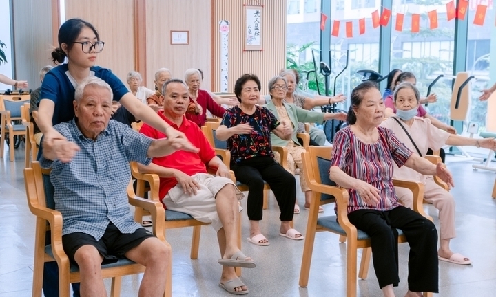 Đề xuất trang bị kiến thức, kỹ năng chuẩn bị tuổi già cho người từ 40 tuổi
