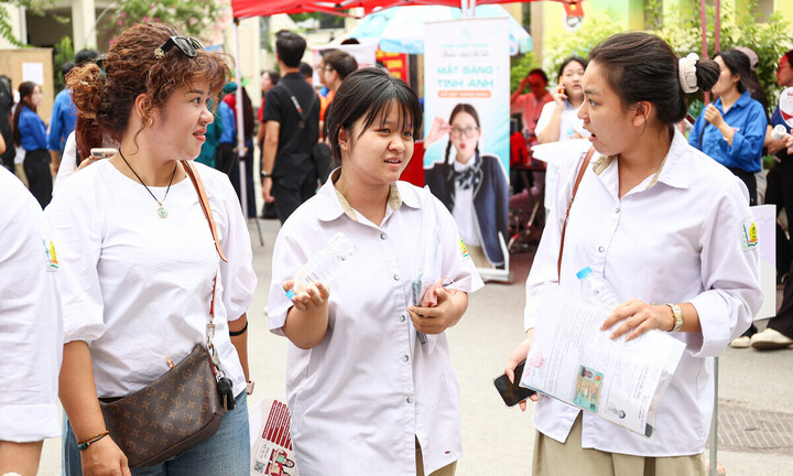 Dự báo điểm chuẩn 2026: Nhiều ngành giảm nhẹ, khối Sức khỏe 'ngược dòng'