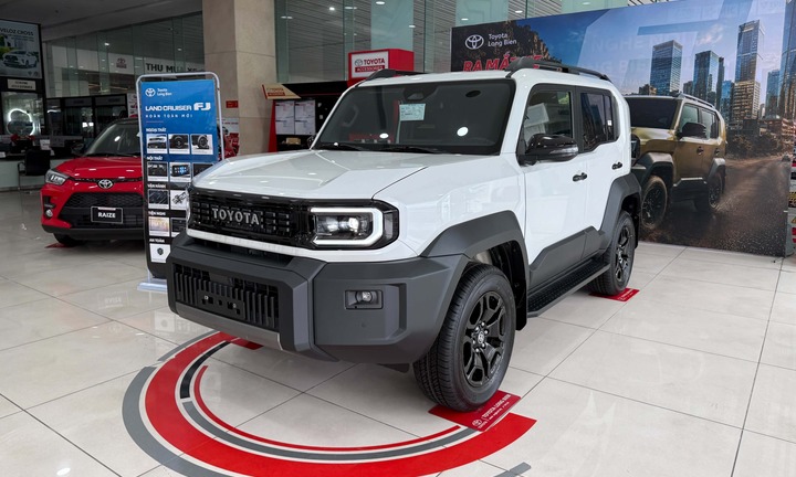 Cận cảnh Toyota Land Cruiser FJ giá từ 1,198 tỷ đồng