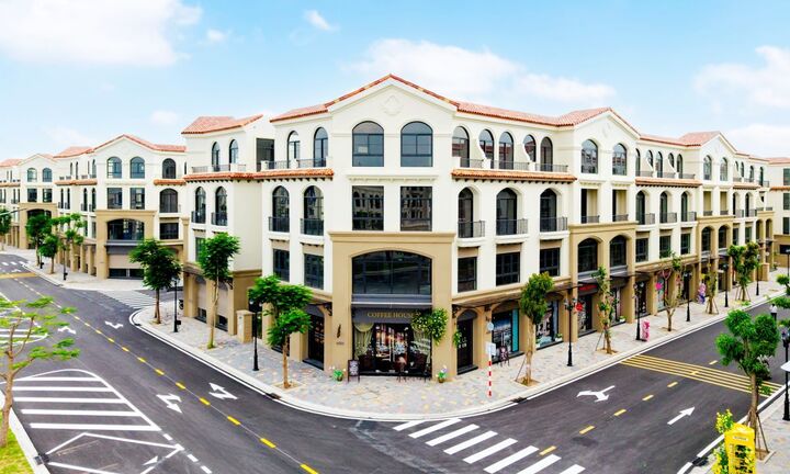 Giới thượng lưu đất Cảng tìm tài sản, nhà phố Royal Boulevard lên ngôi
