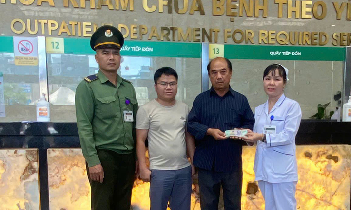 Nhặt gần 40 triệu đồng ở Bệnh viện Bạch Mai, người phụ nữ trả lại bệnh nhân Lào