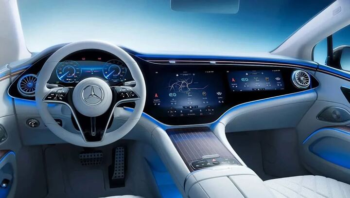 Mercedes-Benz: Ngành ô tô đã 'đi quá xa' khi loại bỏ nút bấm vật lý