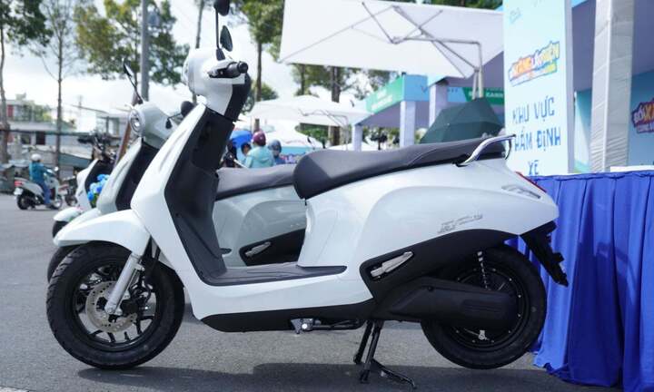 VinFast Evo Lite thành xe du lịch 'hot', du khách nhìn là thích