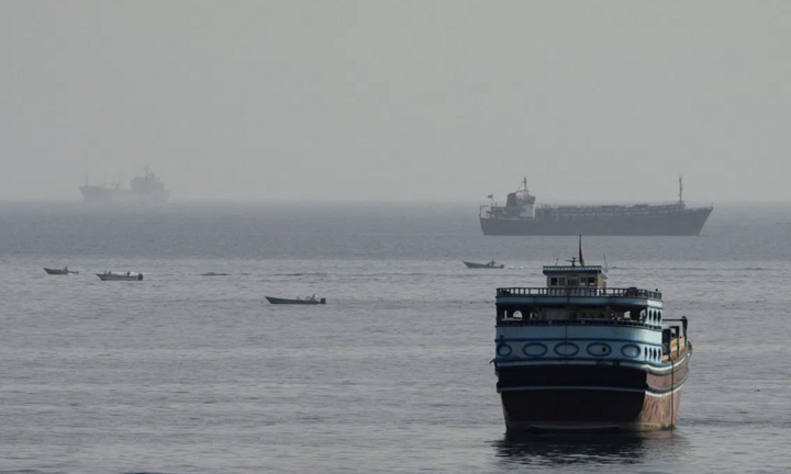 Iran đồng ý mở tuyến đường qua eo biển Hormuz