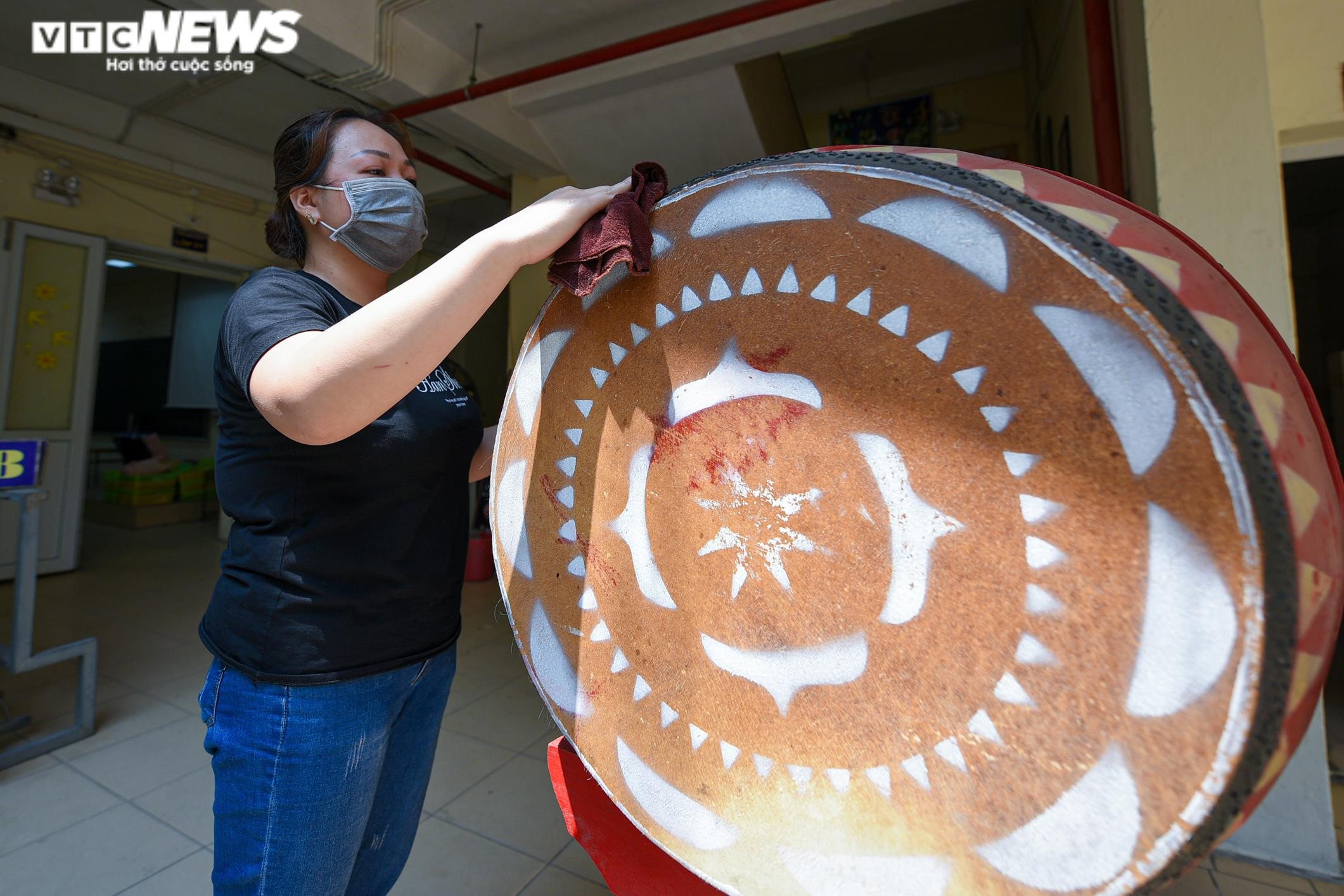 Ảnh: Giáo viên Hà Nội tất bật dọn dẹp trường đón học sinh tiểu học trở lại lớp - 13