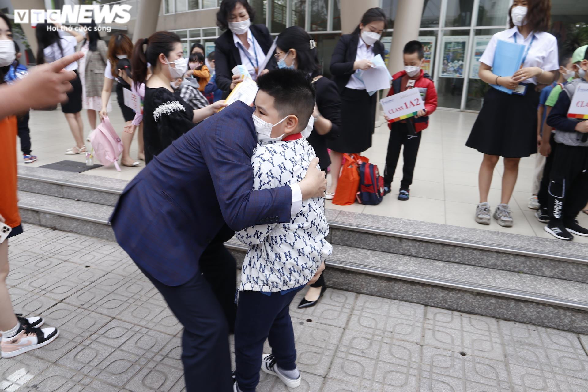 Những cảm xúc đặc biệt ngày đầu học sinh tiểu học trở lại trường - 6